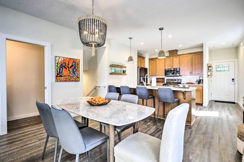 Modern Oregon Retreat W/ Deck, Hot Tub, Ocean View デポー・ベイ エクステリア 写真