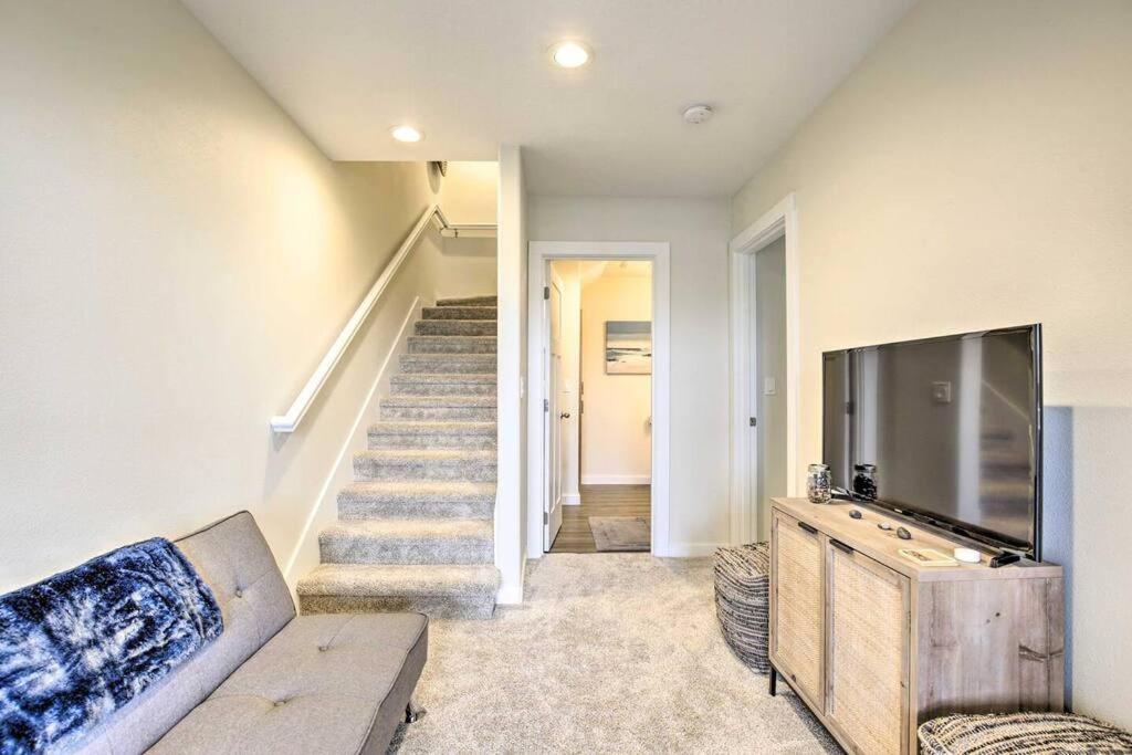 Modern Oregon Retreat W/ Deck, Hot Tub, Ocean View デポー・ベイ エクステリア 写真