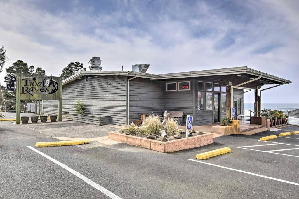Modern Oregon Retreat W/ Deck, Hot Tub, Ocean View デポー・ベイ エクステリア 写真